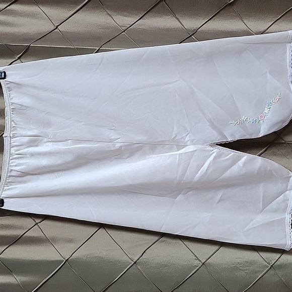 🦋4 for $20, or as marked. VGUC- Vintage JCP Half Slip w/Adorable Embroidery - Picture 4 of 5